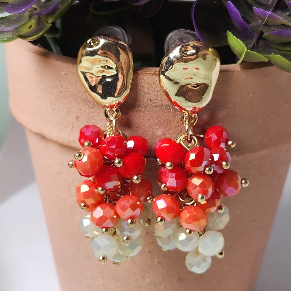 Red Orange White Ombre Glass Bead Cluster Drop Earrings Gold Tone Hammered Studs